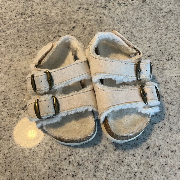 Sherpa Lined Sandals Baby Gap Toddler Size 7/8 - Picture 1 of 7